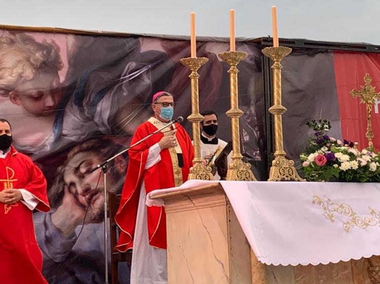 "El camino es abrazar la vida como viene y apostar por las dos vidas", dijo Mons. Martín