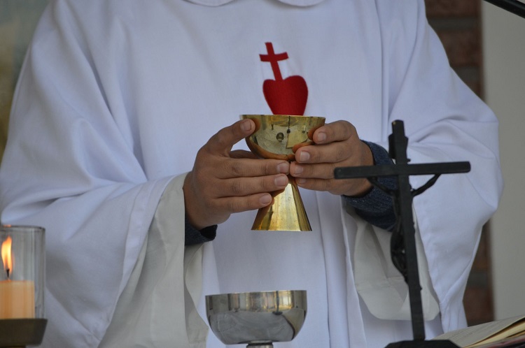 El coronavirus enluta a la Iglesia en México