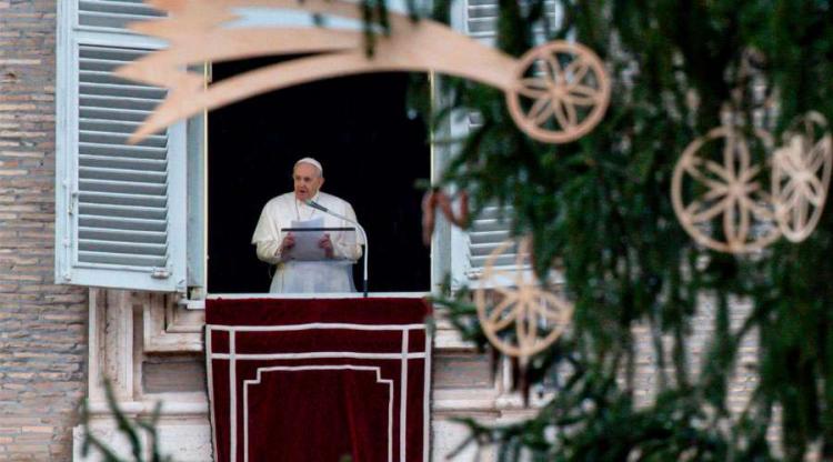 El Papa en el Ángelus: "La belleza incontaminada de nuestra Madre nos atrae"