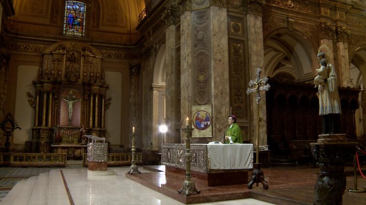 La misa del domingo por radio y televisión