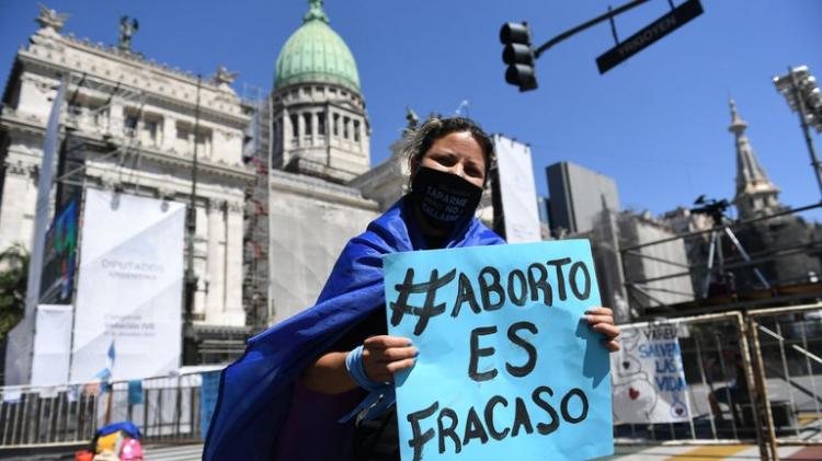 Manifestantes provida fueron agredidos por la policía en el Congreso