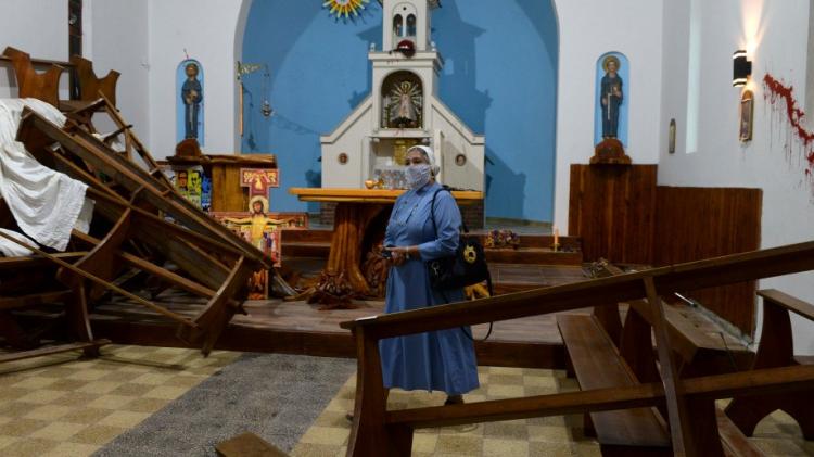 Misas de desagravio por la profanación del templo de El Bolsón