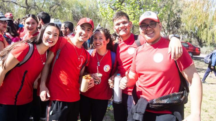 Mons. Colombo a los jóvenes: "¡La vitalidad de ustedes nos llena de esperanza!"