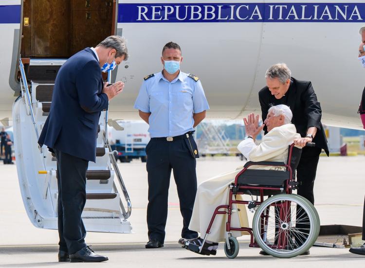 Mons. Ganswein: El estado de salud de Benedicto XVI no reviste gravedad