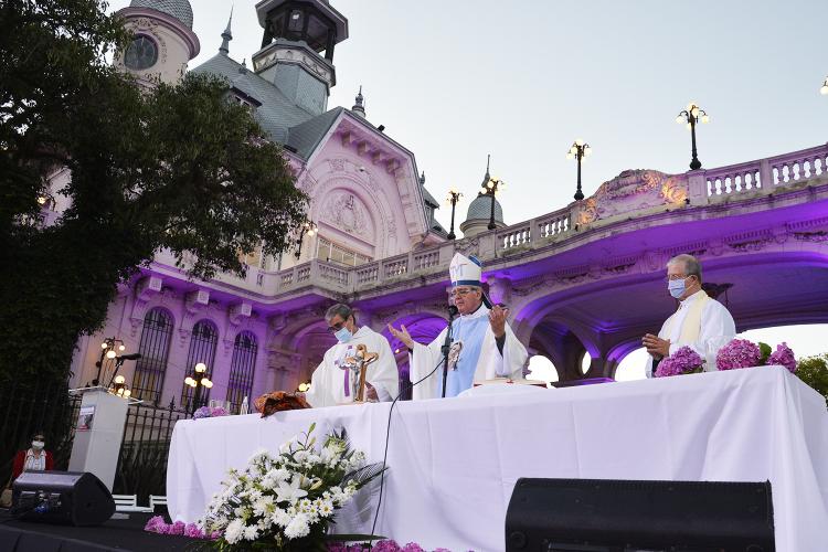 Mons. Ojea: "María recibe la vida como viene, más allá de las enormes dificultades"