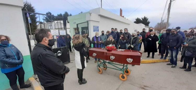 Preocupa al obispo de Río Gallegos el modo como se realizan los sepelios