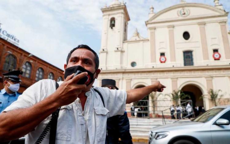 Repudio por actos vandálicos contra la catedral de Asunción