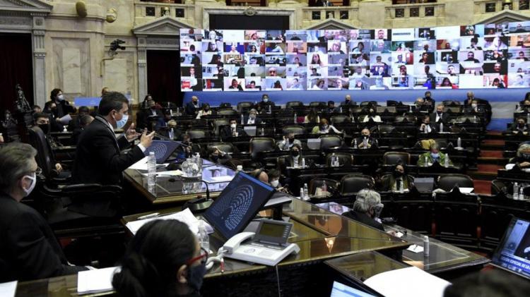 Tras 20 horas de debate, Diputados dio media sanción al aborto legal