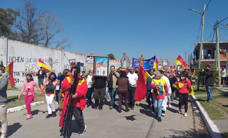 A un año de su muerte, "el padre Bachi camina con nosotros"