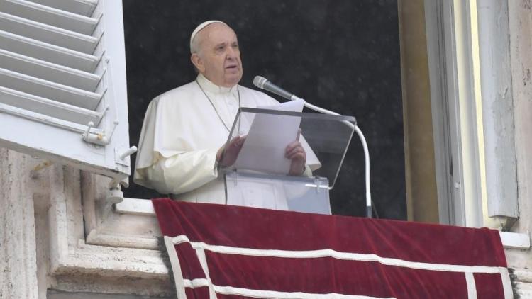 Ángelus del Papa: Llevar la alegría de Jesús es el primer acto de caridad