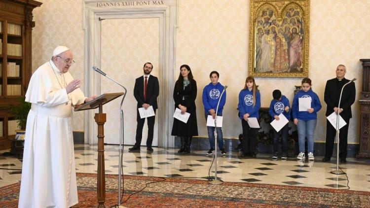 Ángelus: La Palabra de Jesús vence el mal presente en el hombre y en el mundo