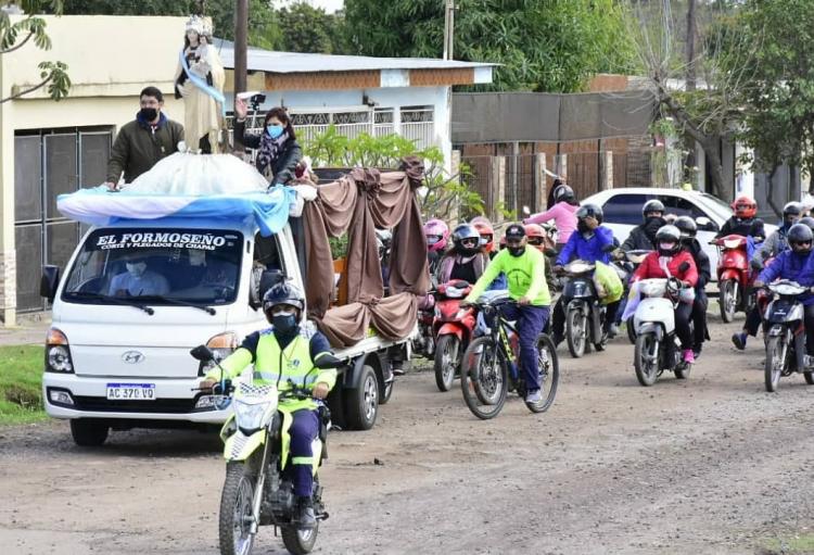 Caravana con la imagen de la Virgen del Carmen en la fiesta patronal de Formosa