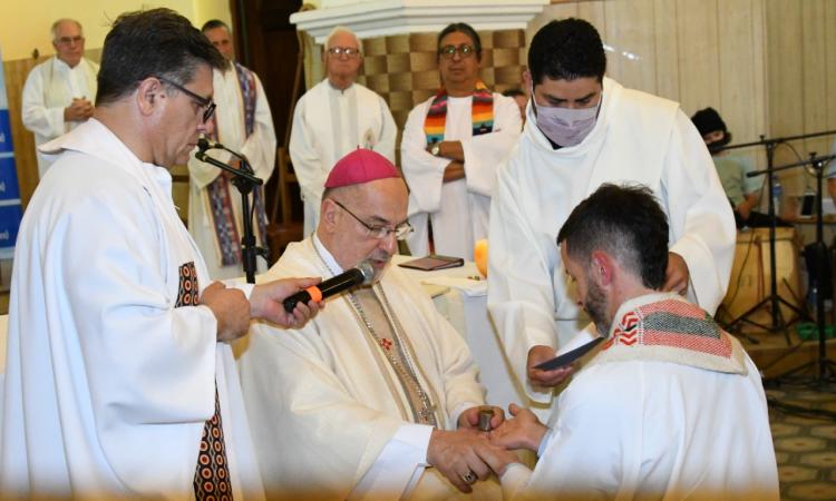 "Dios está acá para siempre", afirmó el nuevo sacerdote salesiano