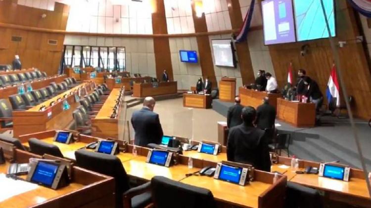 Diputados paraguayos hicieron un minuto de silencio por el aborto en Argentina