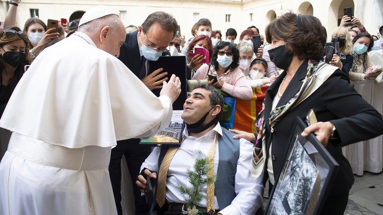 El mensaje del Papa llega al Polo Norte en manos de un valiente caminante