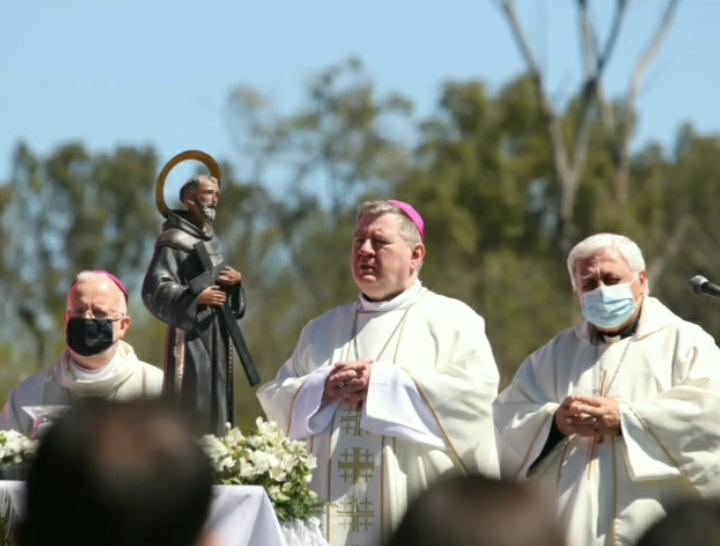 El nuncio animó a volver a la familia, porque allí se realiza el amor