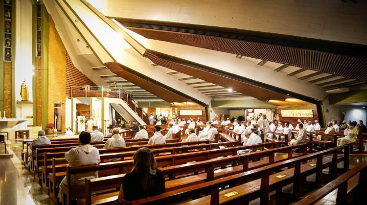 El nuncio presidió la Misa Crismal en la catedral de Avellaneda-Lanús