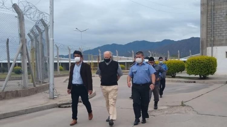 El obispo de Catamarca visitó la unidad penal de varones de Miraflores