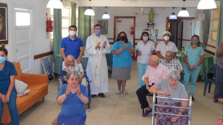 El obispo de Goya celebró la Navidad con los abuelos del Hogar San José