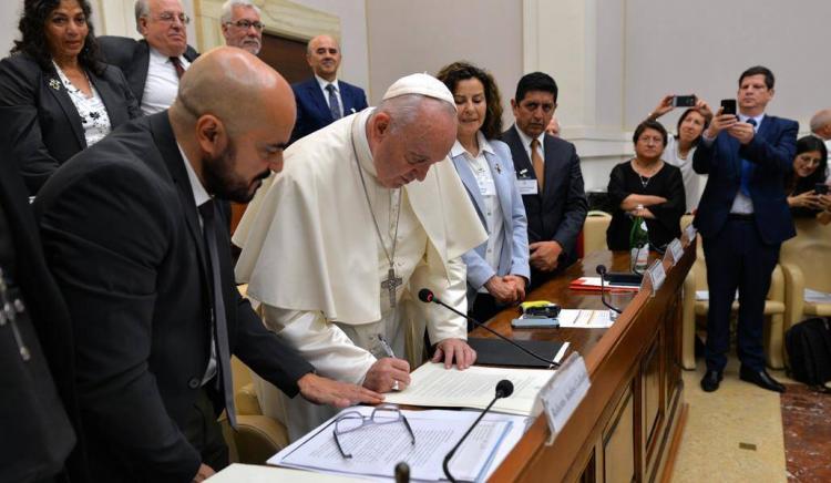 El Papa a jueces argentinos: "No hay democracia con hambre"