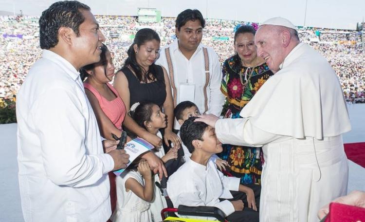 El Papa dedica una carta a los matrimonios con motivo del año de la Familia