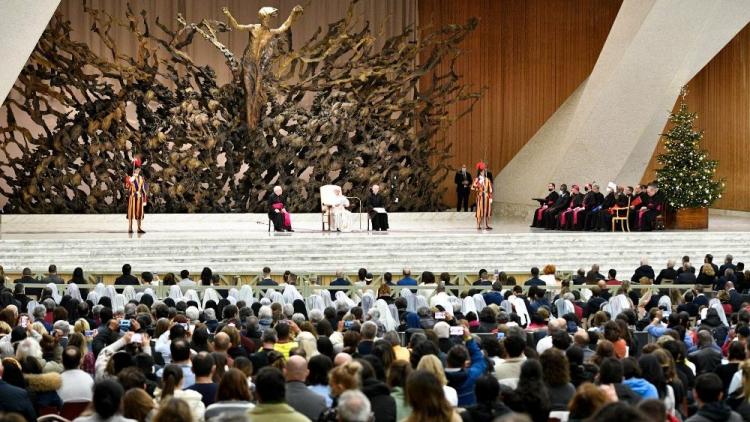 El Papa rezó por su viaje a Chipre y Grecia, "estaré cerca de una humanidad herida"