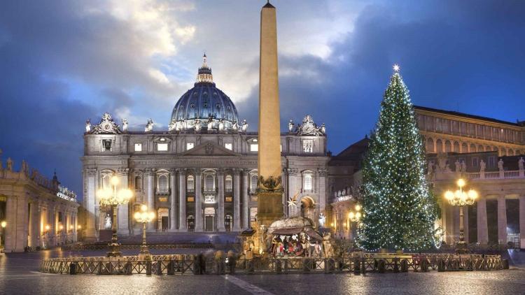 El pesebre peruano y el árbol de Navidad ya iluminan la Plaza de San Pedro