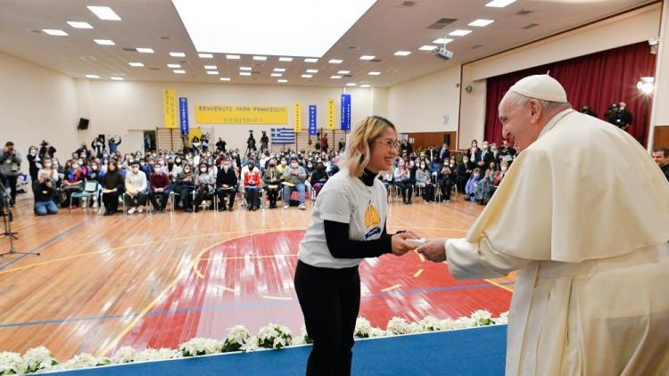 Francisco a los jóvenes griegos: "Sueñen con la fraternidad"