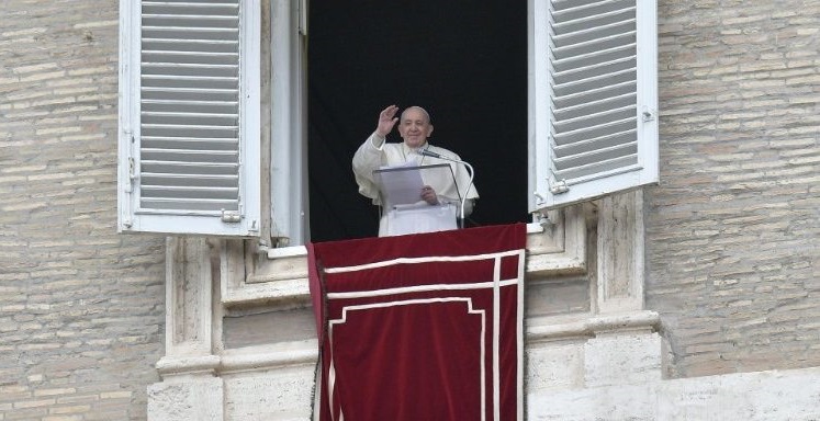 Francisco: "Jesús no es un espíritu, sino una Persona viva"