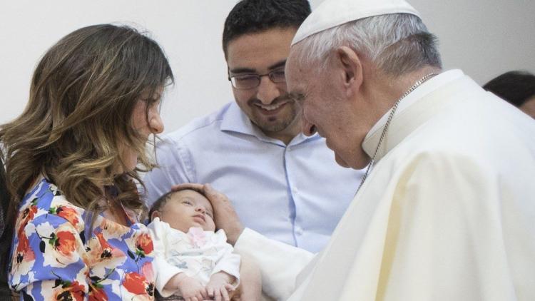 Francisco: la familia es fuerte si está abierta a la vida y unida en oración