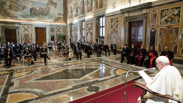 Francisco marca el camino a seguir por la Acción Católica italiana