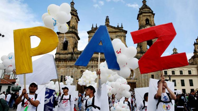 Francisco propone tres caminos hacia la paz: diálogo, educación y trabajo