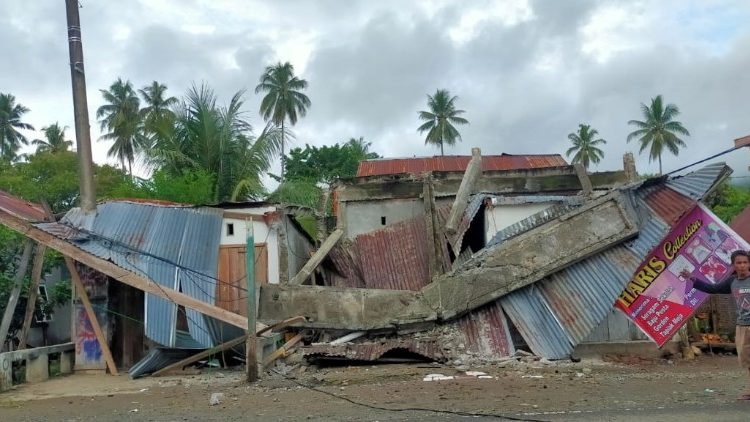 Francisco rezó por las víctimas del terremoto en Indonesia