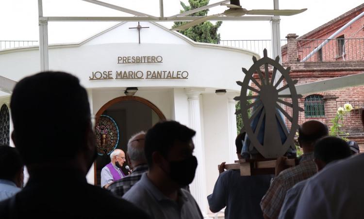 Jornada del Clero de Gregorio de Laferrere celebrando la Navidad