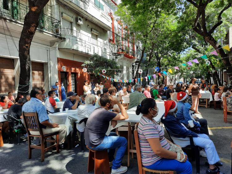 Mesas navideñas compartidas en Buenos Aires