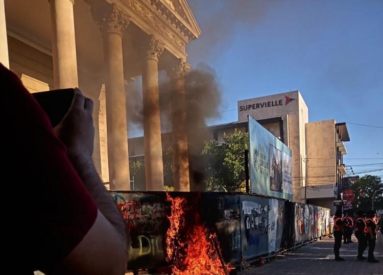 Mons. Barba repudió "violencia manifiesta" contra la catedral de San Luis