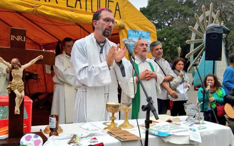 Mons. Carrara llamó a dejarse interpelar por la riqueza de la figura de Francisco