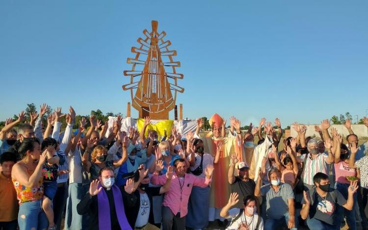 Mons. Fernández bendijo una imagen de la Virgen realizada por Alejandro Marmo