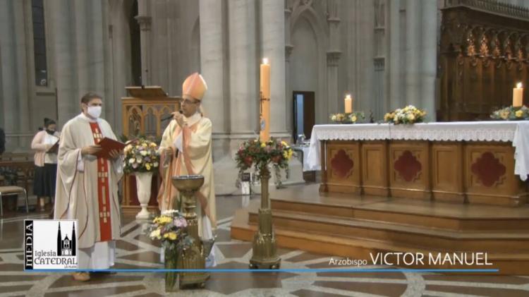 Mons. Fernández: "Cristo transforma las vidas con el fuego de su amor resucitado"