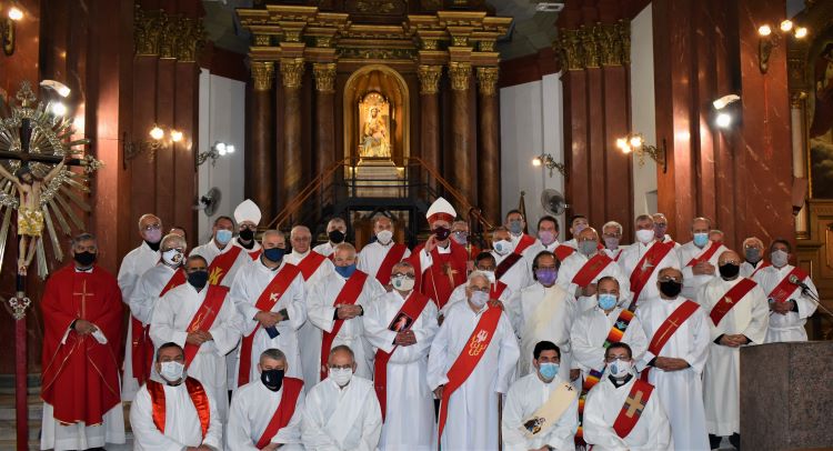 Mons. Lugones recuerda que el diácono debe servir y entregarse a los pobres