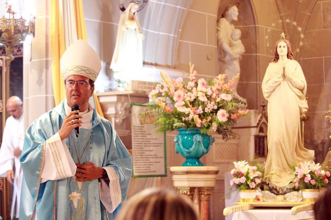 Mons. Mestre: "Que María nos enseñe a mirar el cielo"