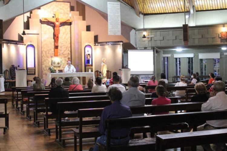 Mons. Ñáñez llamó a dejar nuestras necesidades en el corazón de María