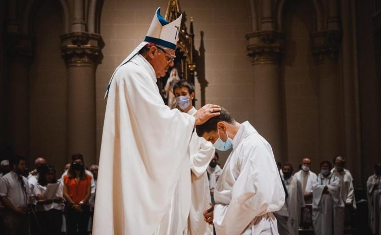 Mons. Ojea ordenó un nuevo diácono en San Isidro