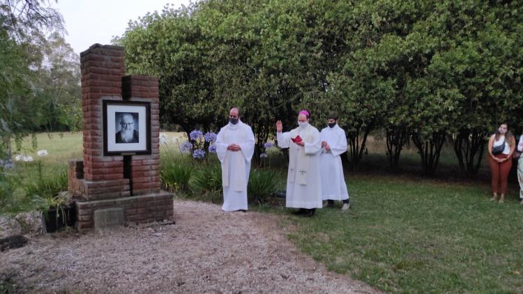 Mons. Quintana bendijo una imagen del fundador del Movimiento de Schoenstatt