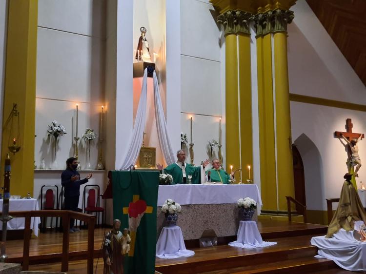 Mons. Scheinig animó a ver la presencia de Dios en nuestros hermanos