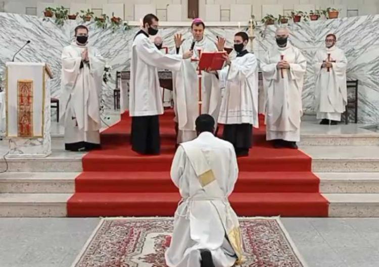 Ordenación y toma de posesión de la parroquia Cristo Rey