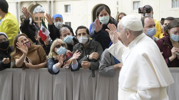 Rezar siempre, más allá de la pereza y la distracción, alentó el Papa