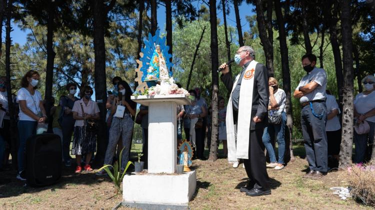 San Isidro rezó en el predio donde fue dañada una imagen de la Virgen