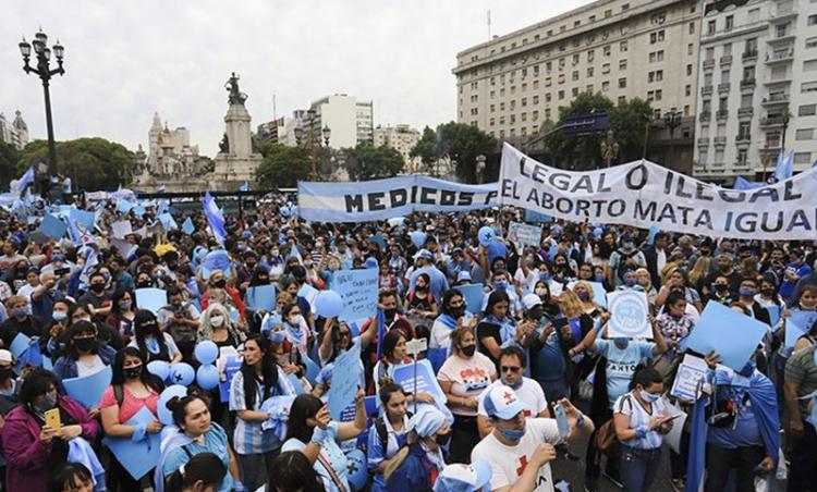 Se presentó una acción de amparo por inconstitucionalidad de la Ley de Aborto