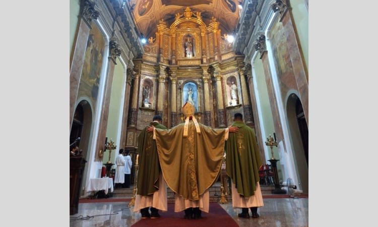 "Sean Palabra viva", animó Mons. Barba a los nuevos párroco y vicario de la catedral